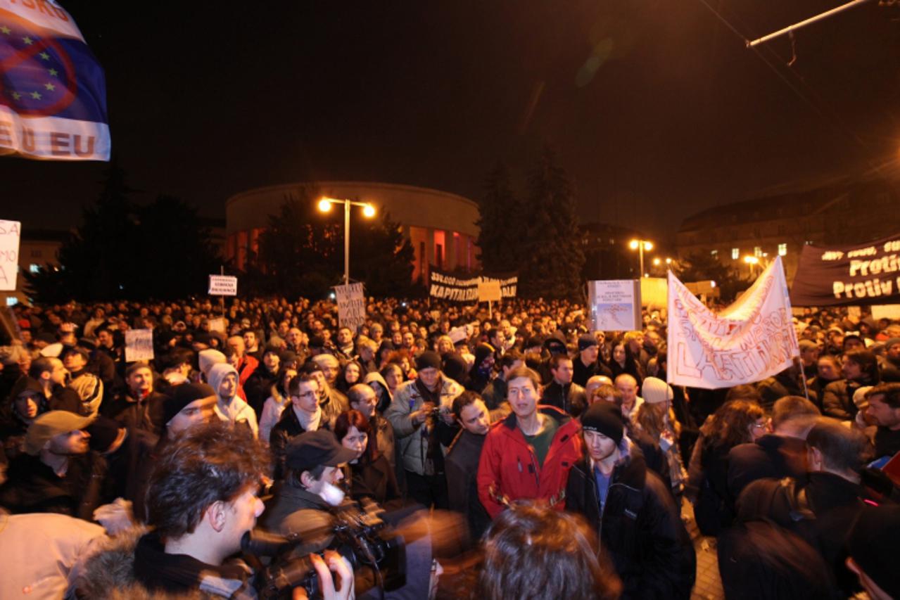 '04.03.2011., Zagreb - Facebook prosvjednici pred sjedistem HDZ-a na Trgu zrtava fasizma.  Photo: Robert Anic/PIXSELL'