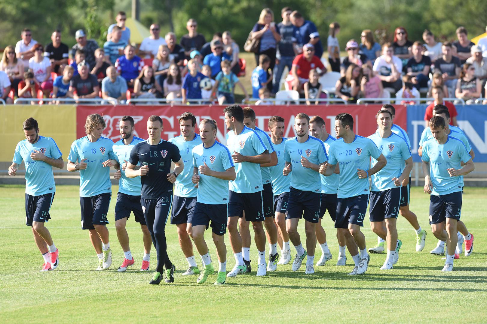 Trening hrvatske nogometne reprezentacije gledalo tisuću znatiželjnika