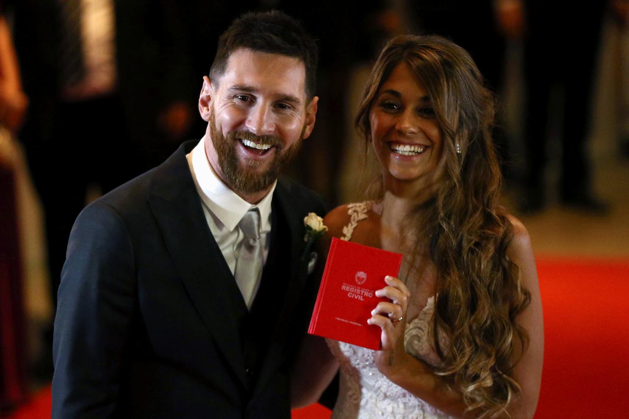 Lionel Messi oženio svoju dugogodišnju ljubav Antonellu Roccuzzo