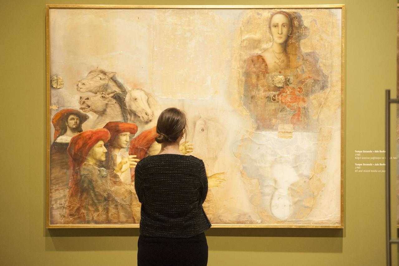 Veliko je zanimanje turske javnosti za ovu izložbu, na kojoj pažnju plijeni i slika na kojoj je portret supruge Ade 