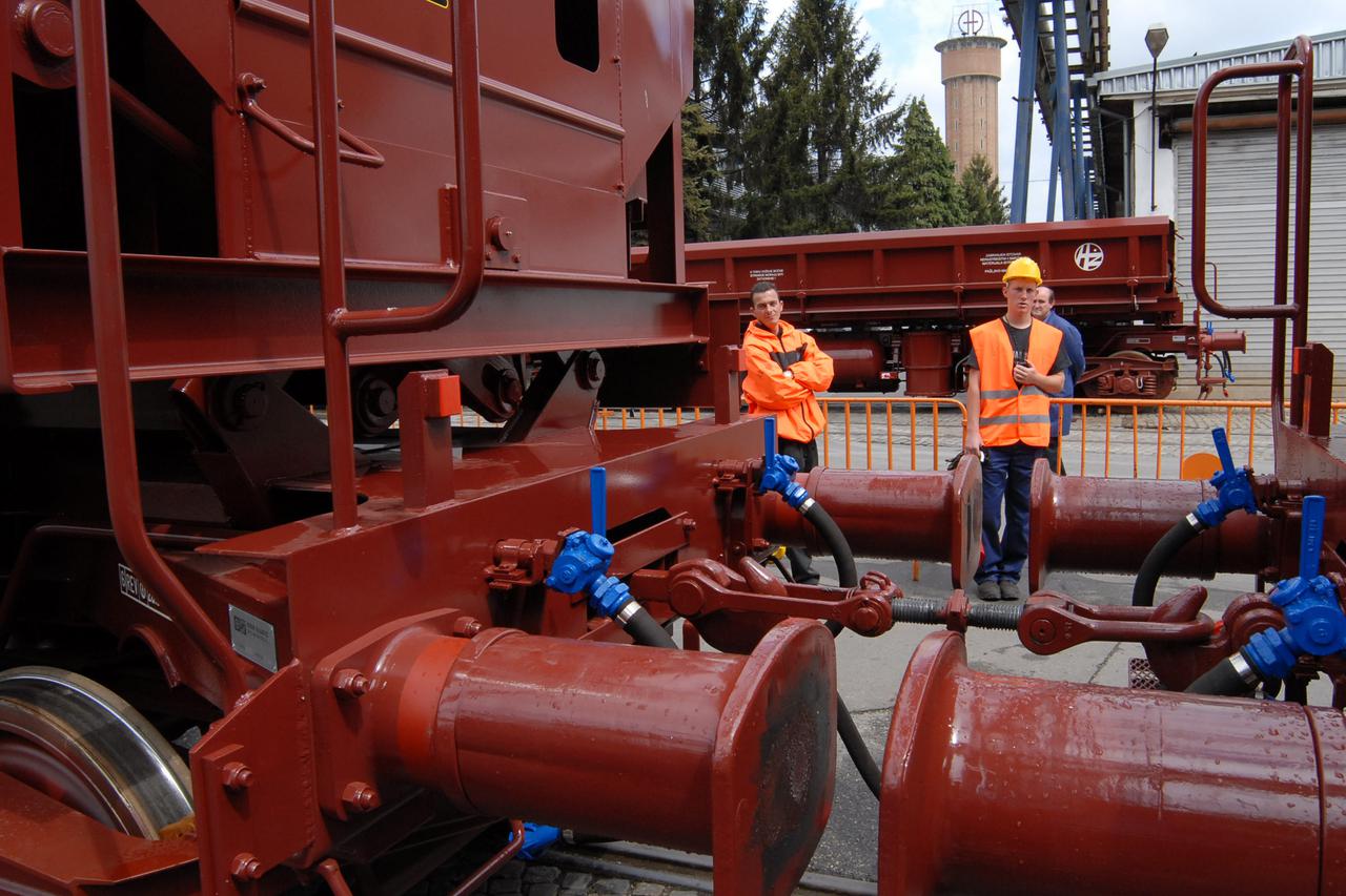 05.07.2011., Slavonski Brod - Vagoni koje je tvrtka Djuro Djakovic (specijalna vozila)  izradio za hrvatske zeljeznice iz kruga tvrornice odlaze put narucitelja, a u pripremi je novi ugovor za proizvodnju  250 vagon-cisterni