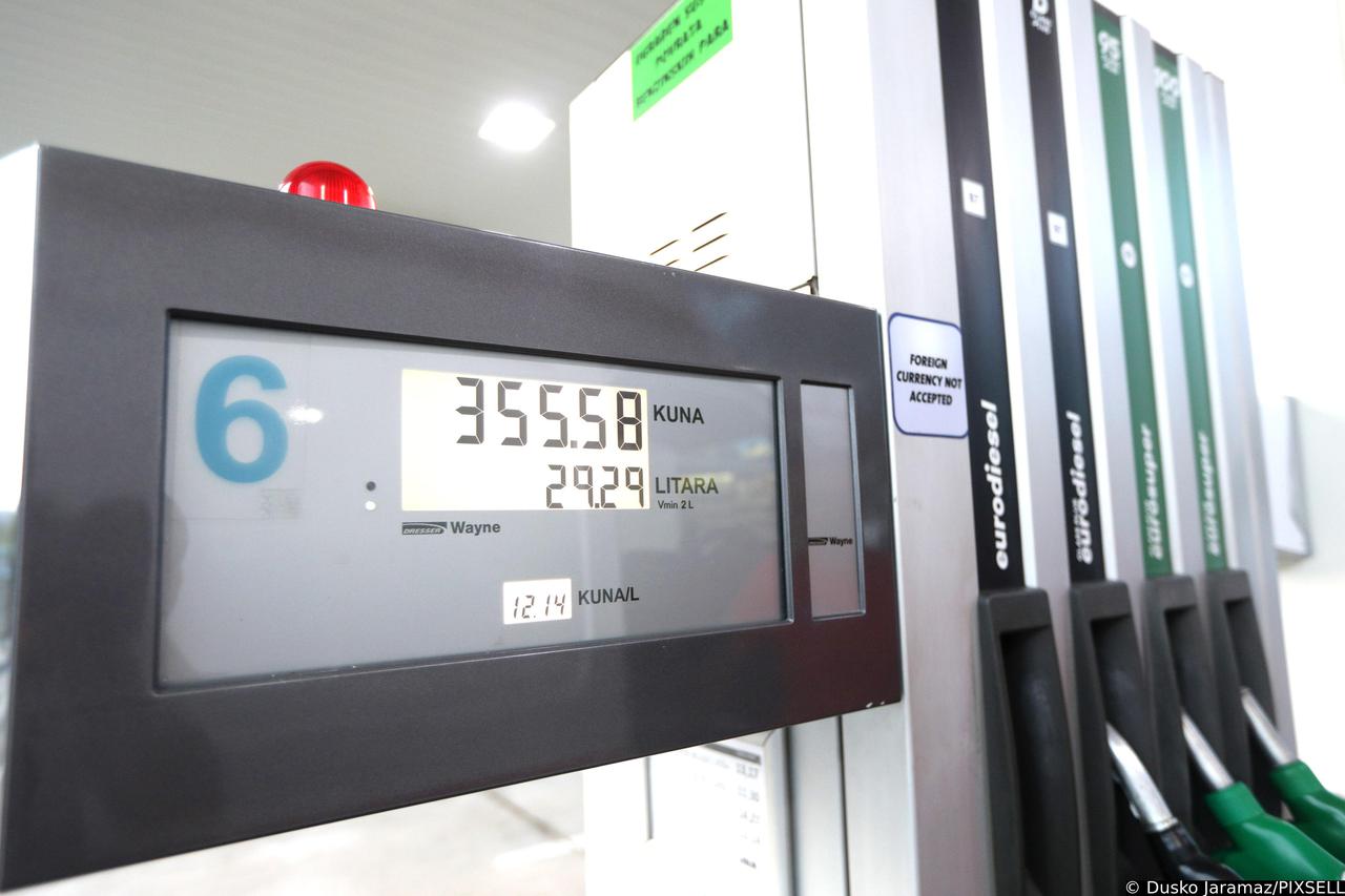 Od ponoći niže cijene goriva na benzinskim postajama