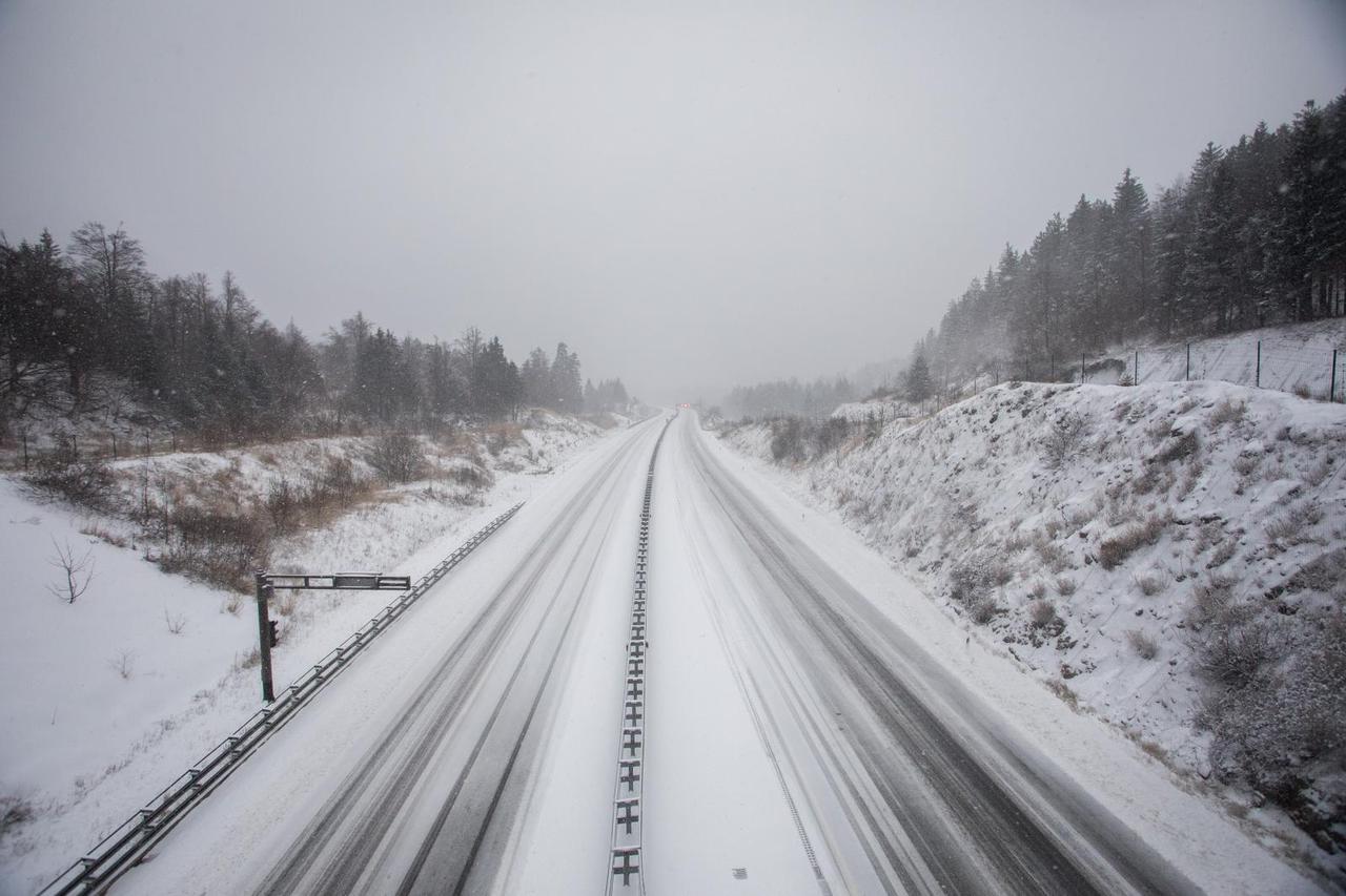 Zimske radosti na autocesti A6 Rijeka - Delnice