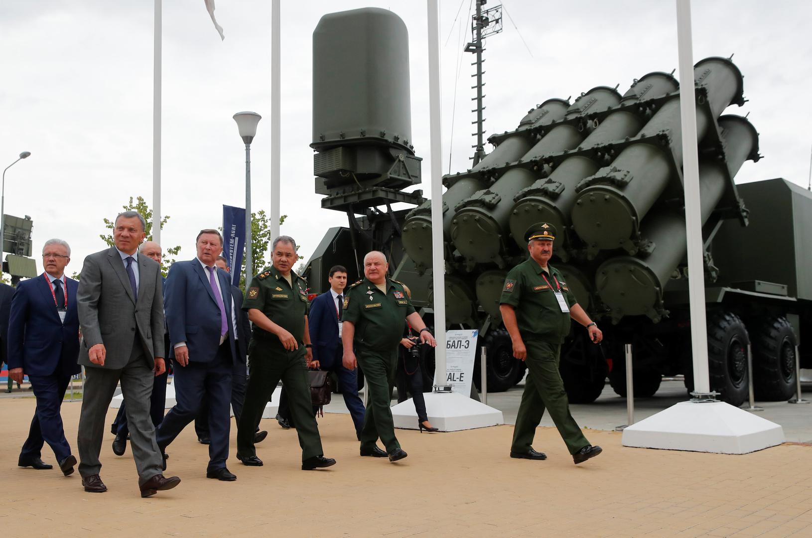 Ministar obrane Sergej Šojgu (u sredini) provodi sve Putinove ideje