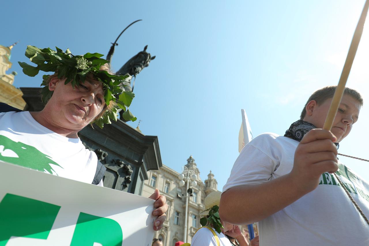 Zeleni odred na glavnom Trgu protiv devastacije Medvednice