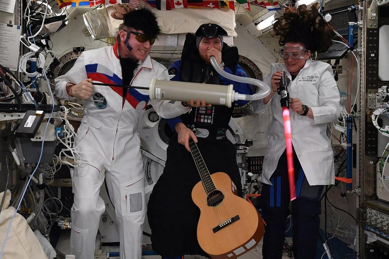 Les astronautes de la Station Spatiale fêtent Halloween