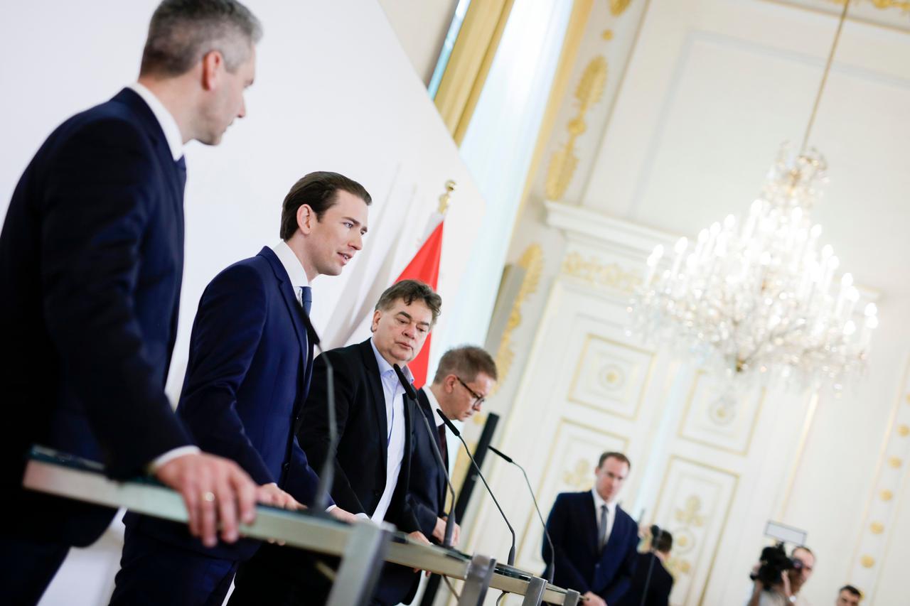 Ministar zdravlja Rudolf Anschober i Sebastian Kurz i ministri nakon sastanka