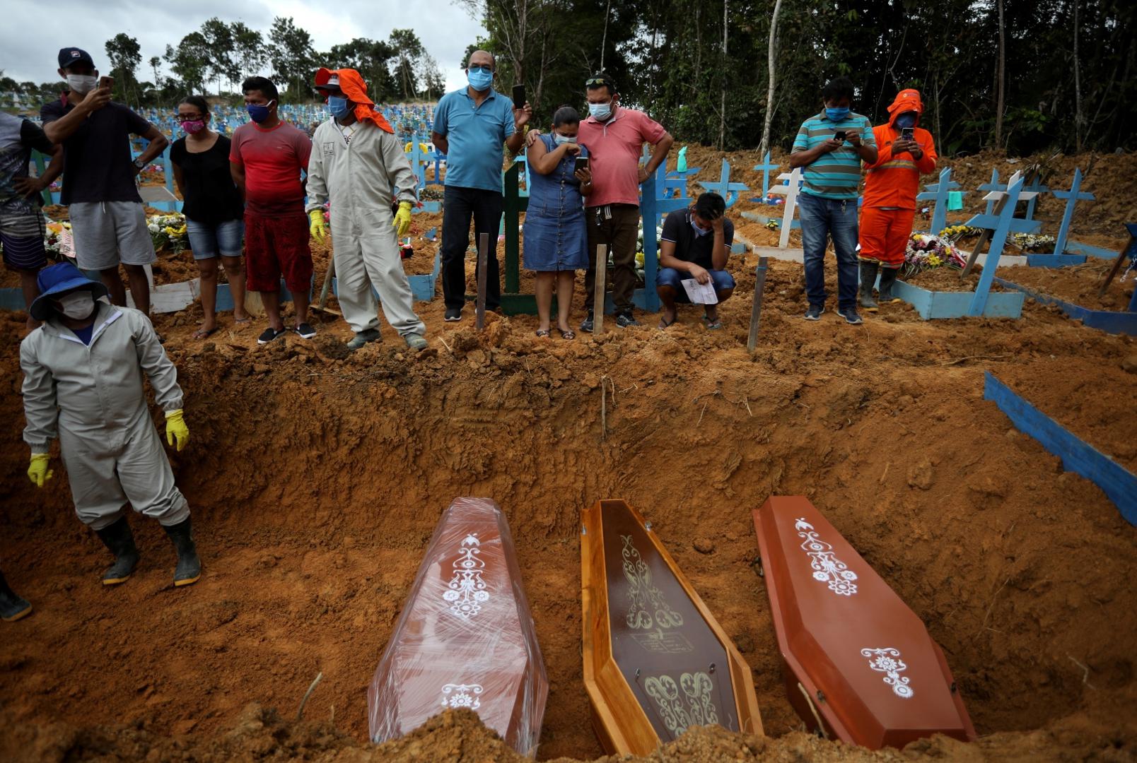 Outbreak of the coronavirus disease (COVID-19), in Manaus Relatives are seen during a mass burial of people who passed away due to the coronavirus disease (COVID-19), at the Parque Taruma cemetery in Manaus, Brazil, May 26, 2020. REUTERS/Bruno Kelly BRUNO KELLY