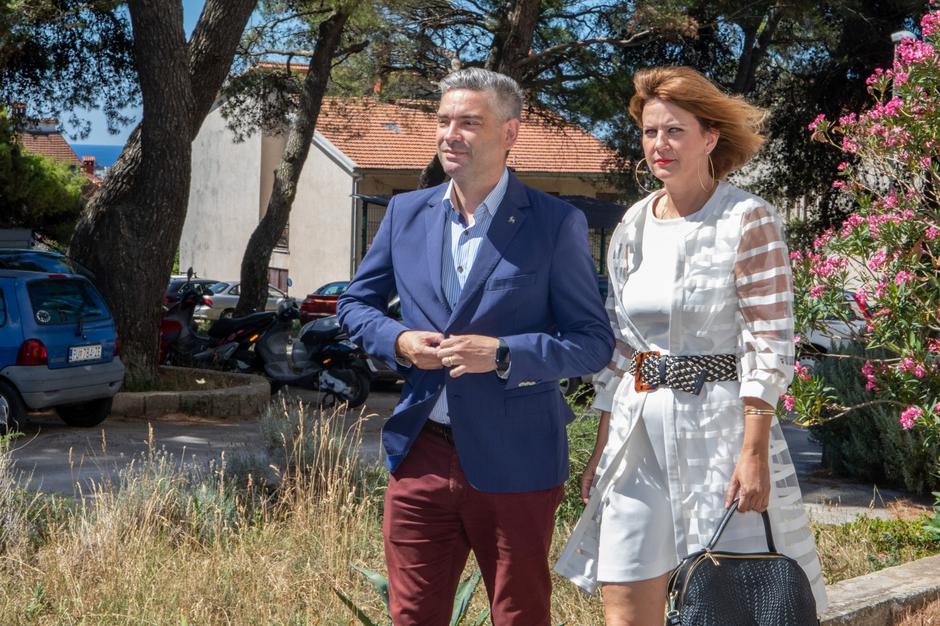 Pula: Predsjednik IDS-a Boris Miletić u pratnji supruge Lare došao na izbore