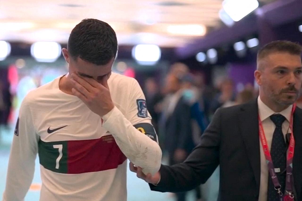 Cristiano Ronaldo en pleurs à la fin du match Portugal-Maroc qui a vu son équipe éliminée en quart de finale lors de coupe de Monde de football (FIFA 2022) au stade Education City à Al Rayyan au Qatar
