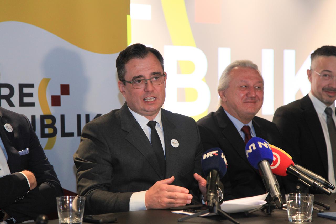 Zagreb: Damir Vanđelić s izabranim vodstvom predstavio je plan i program novoosnovane stranke "Republika"