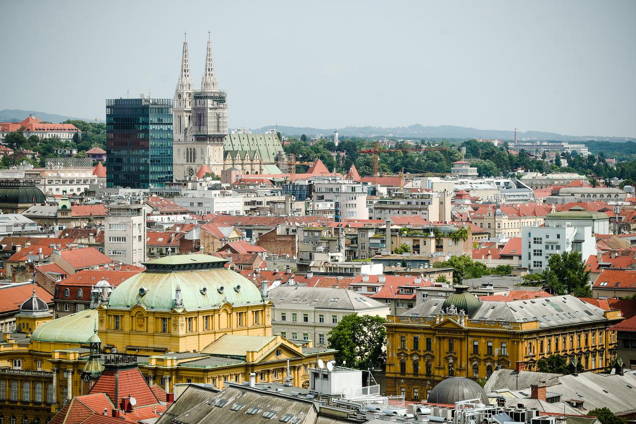 Zagreb: Pogled na gradske ulice sa 17 kata hotela Westin