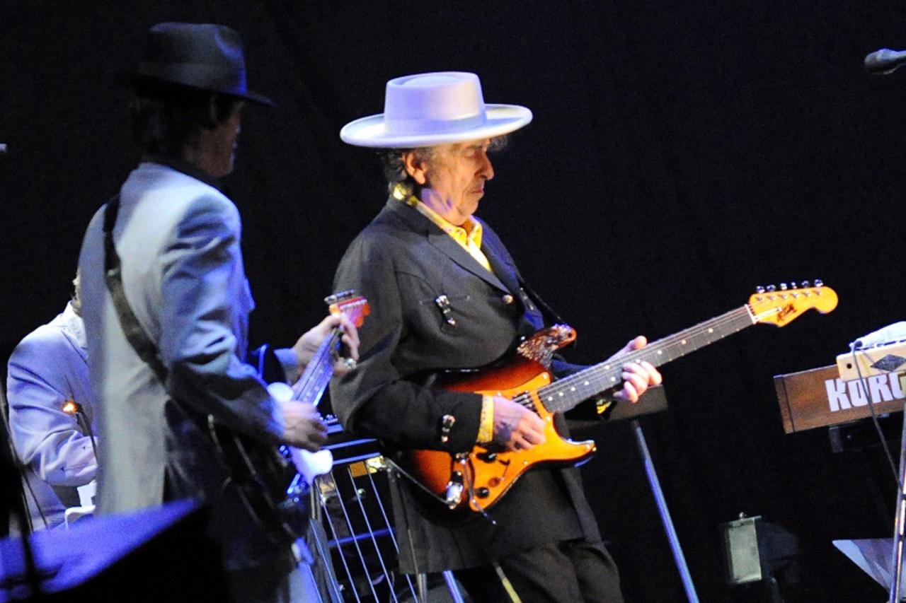 'American music legend Bob Dylan (R) performs with his band onstage during his concert at The Worker\'s Gymnasium in Beijing on April 6, 2011. Counter-culture legend Bob Dylan made his long-awaited Ch
