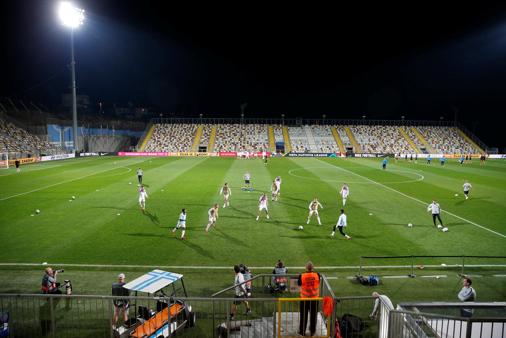 Zbog svastike na Poljudu 2015. utakmica se igrala pred praznim tribinama.

