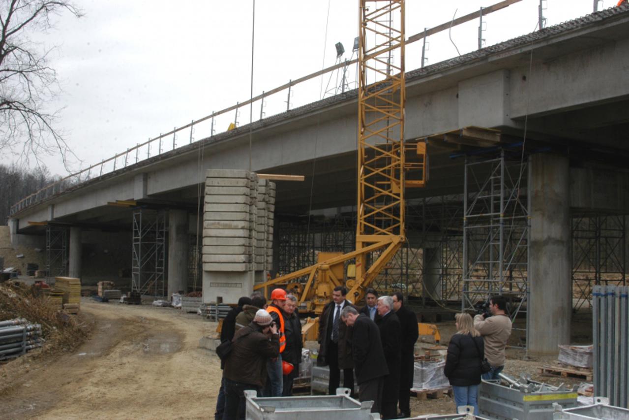 \'04.02.2011., Bjelovar - U zgradi Zupanije odrzan sastanak predstavnika zupanije i HAC-a (Hrvatskih autocesta) na kojemu se govorilo o nastavku izgradnje dugorocnog projekta autoceste Bilogorsko-podr