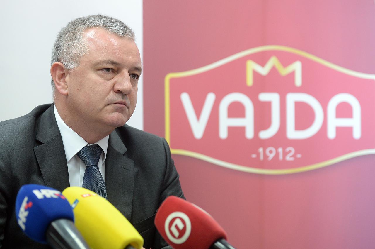 Ministar gospodarstva Darko Horvat na radnom sastanku u mesnoj industriji Vajda