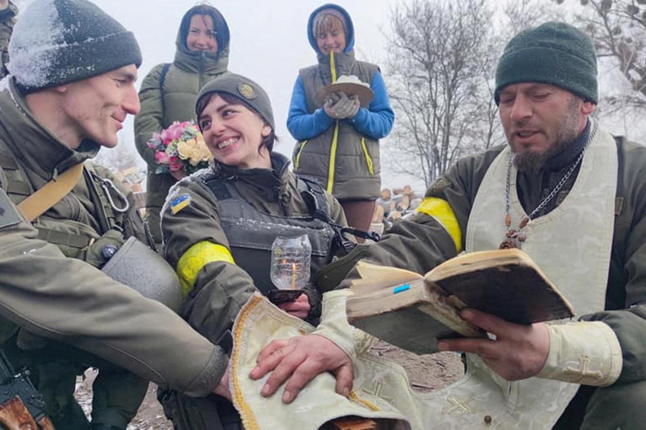 Members of the Ukrainian National Guard got married in Ukraine