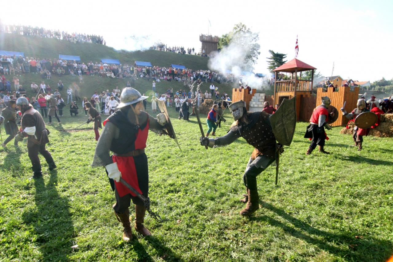 \'24.08.2010., Koprivnica - Detalj s jedne od borbi koje se izvode tijekom Renesansnog festivala u Koprivnici. Photo: Marijan Susenj/PIXSELL\'
