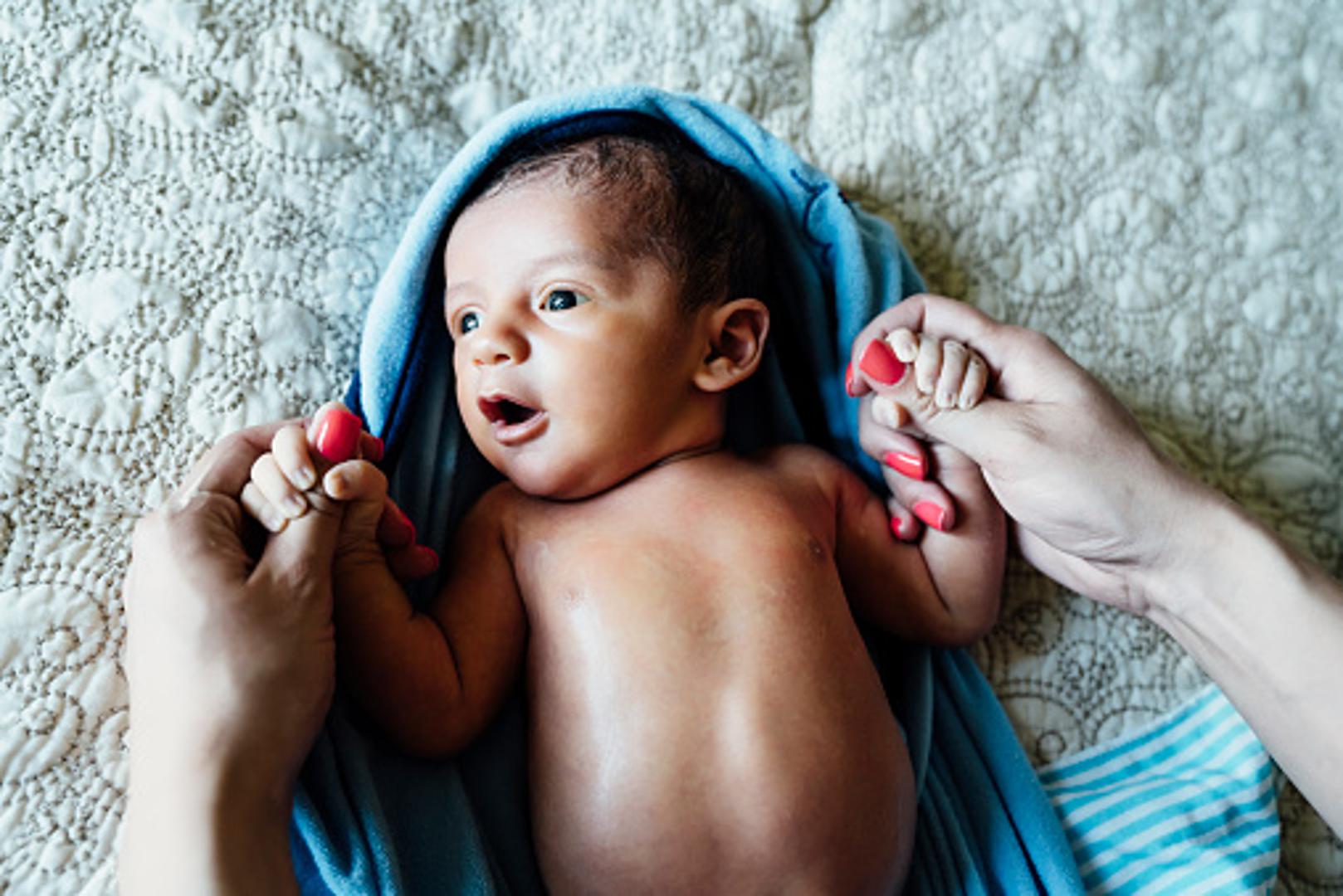 Pažljivo operite intimne dijelove tijela bebe jer u suprotnom ostaci urina mogu iritirati bebinu kožu, uzrokovati osip i svrbež.