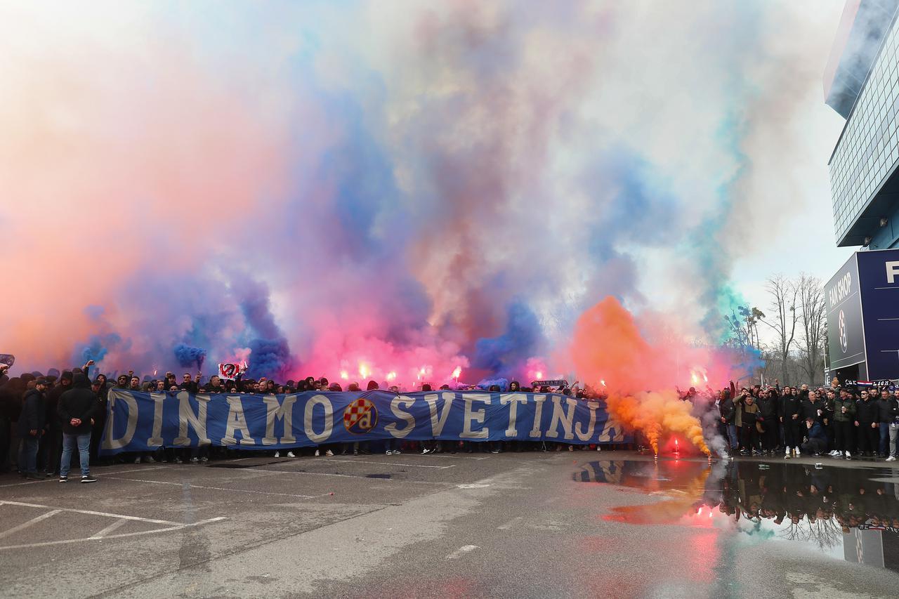 Zagreb: Bakljada na stadionu Maksimir