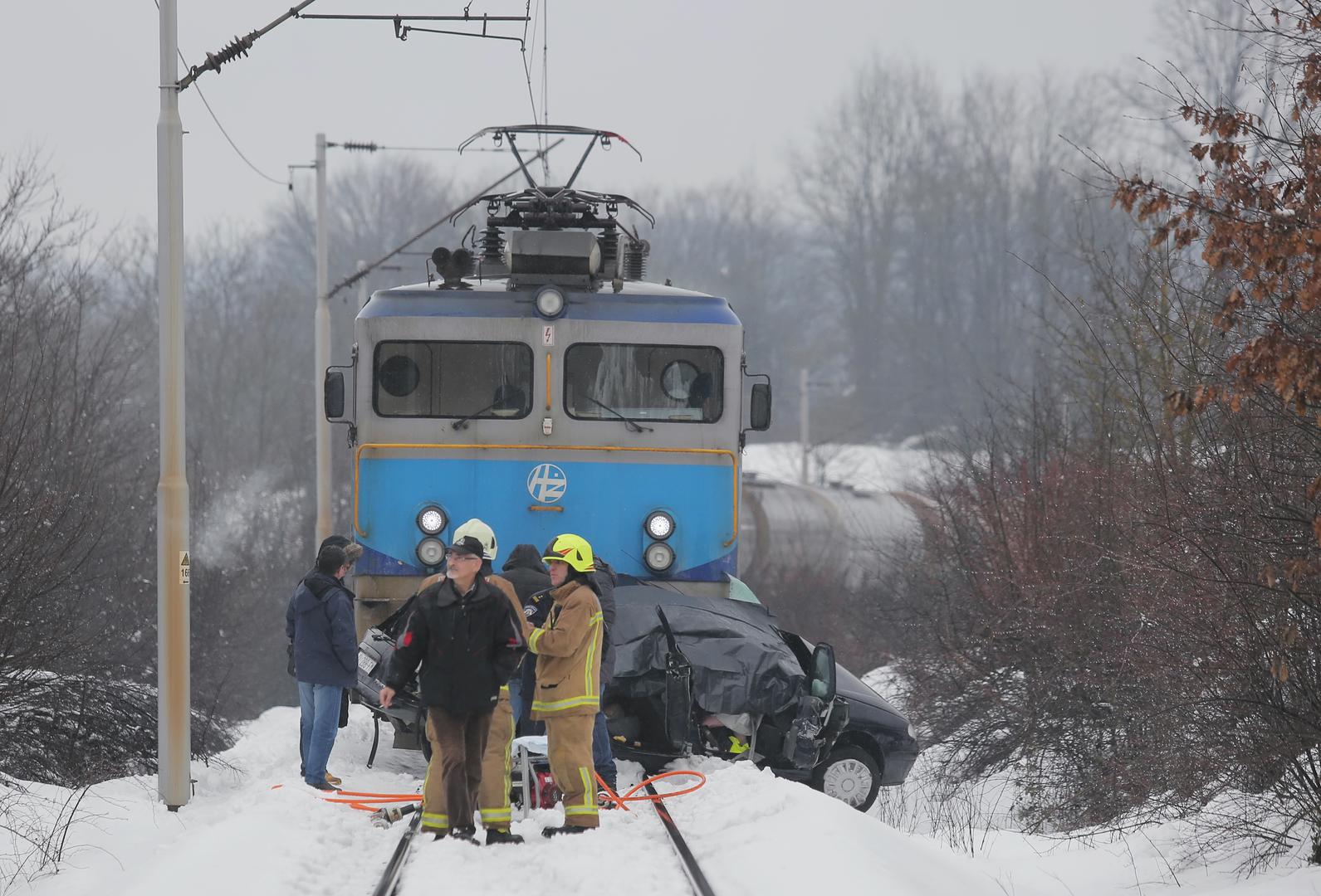 Dvoje ljudi poginulo u naletu vlaka kod Duge Rese