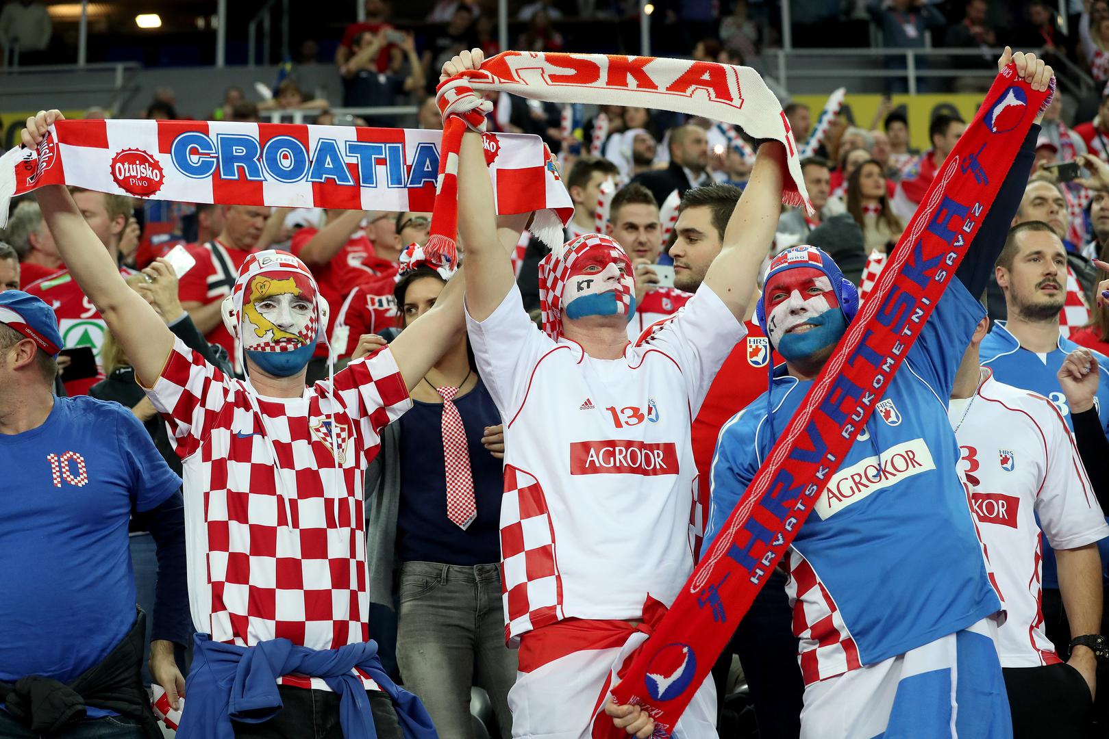 Publika je došla sa svih strana Hrvatske, a neki su potegnuli iz BiH i Njemačke. Razgovarali smo s navijačima uoči utakmice i svi su redom uvjereni: