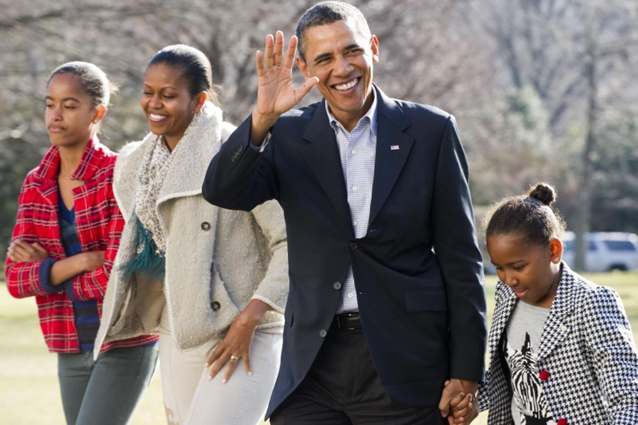 'US President Barack Obama, First Lady Michelle Obama and their daughters Malia (L) and Sasha walk out of Marine One upon returning at the White House in Washington, DC, on January 4, 2011 from Hawaii