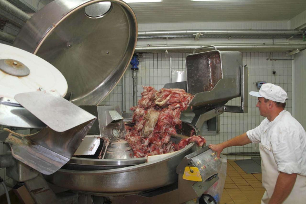 'Var – 01. 06. 2011., Ivanec – Zbog nedovoljnih kolicina mesa na domacem trzistu, IMI za potrebe prerade meso uvozi iz Spanjolske, Njemacke i Austrije PHOTO:  Ljiljana Risek'