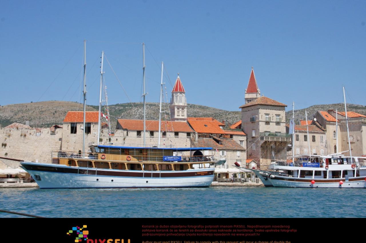 '09.07.2011., Trogir - Na rivi su usidreni turisticki brodovi Photo: Ivana Ivanovic/PIXSELL'
