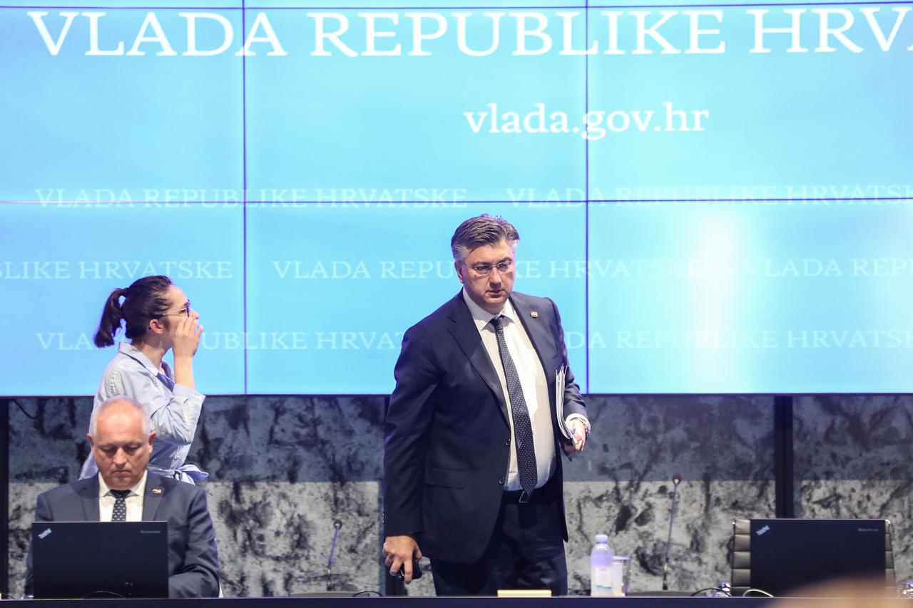 Zagreb: Plenković na sjednici Vlade o drugim temama, afera s plinom još nije komentirana