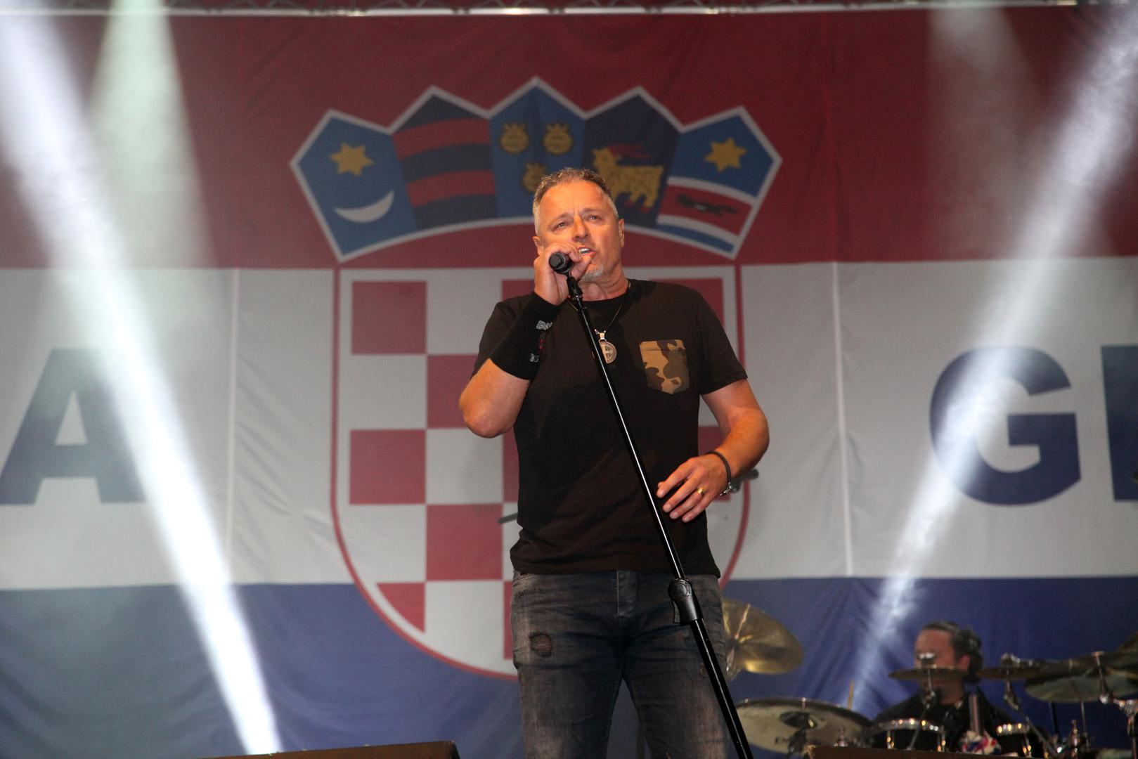 Marko Perković Thompson povodom Dana pobjede i domovinske zahvalnosti, Dana hrvatskih branitelja i Dana grada Gline održao je koncert u Glini.
