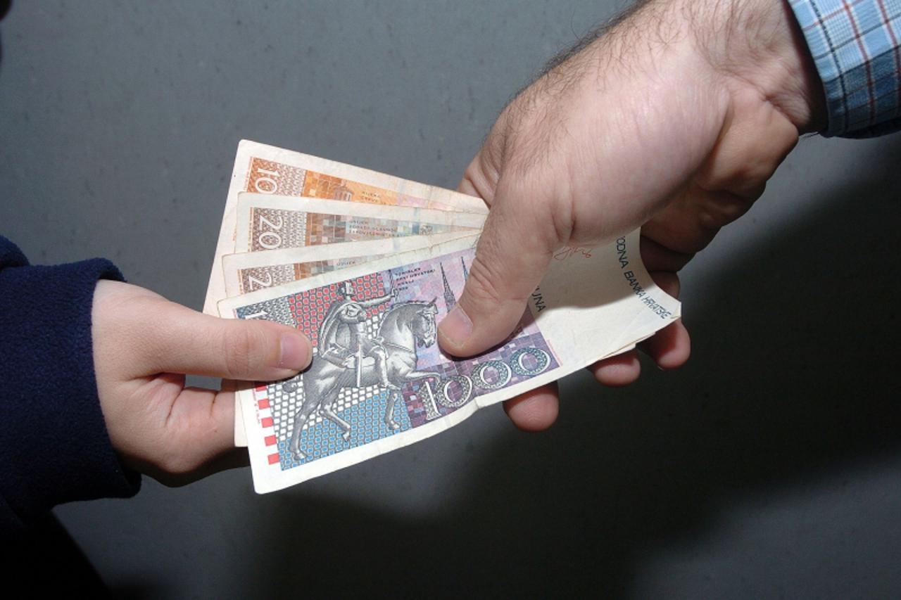 'za unu....09. 12. 2004. novac iz ruke u ruku snimio:zeljko hladika mito korupcija'