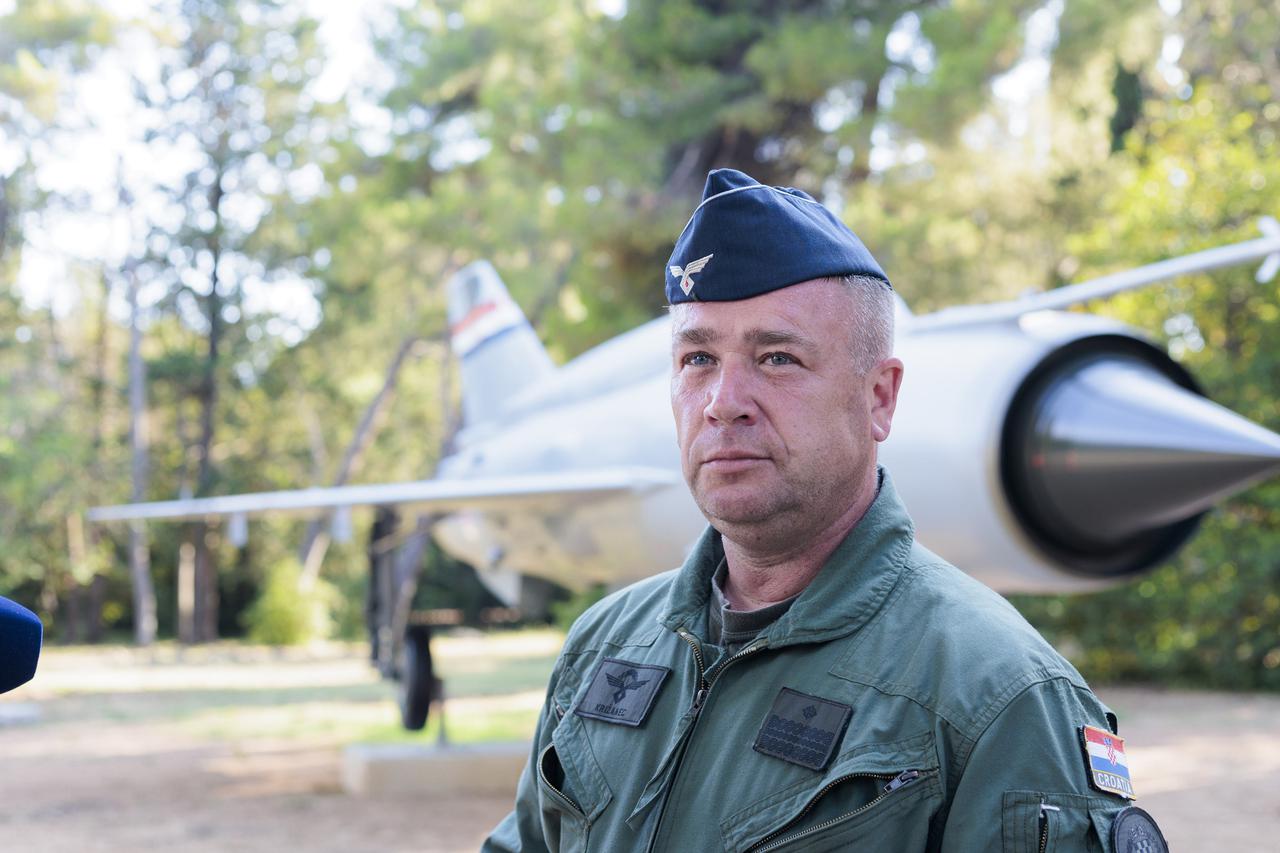Split: Brigadni general Michael Križanec dao izjavu nakon nenajavljenog probijanja zvučnog zida