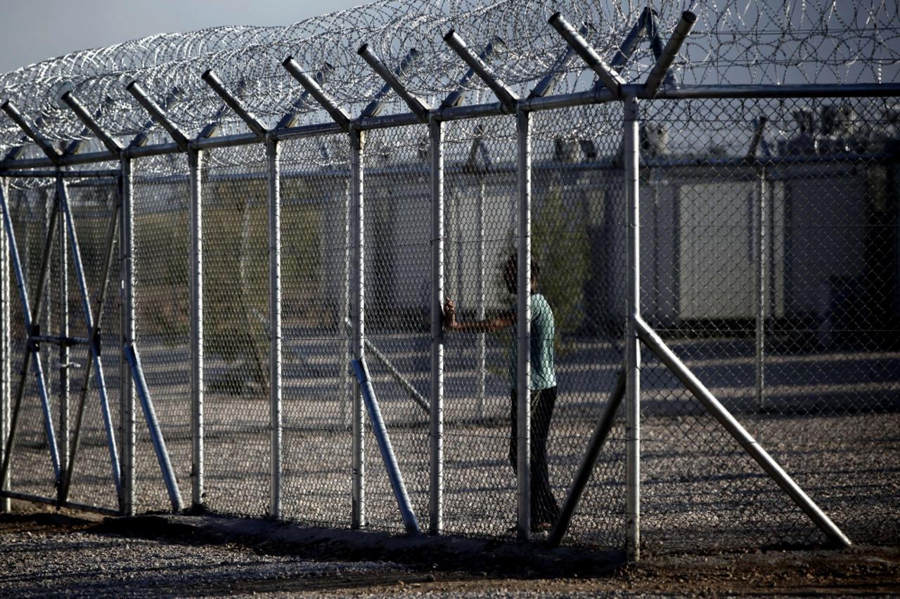grčki zatvor,žičana ograda