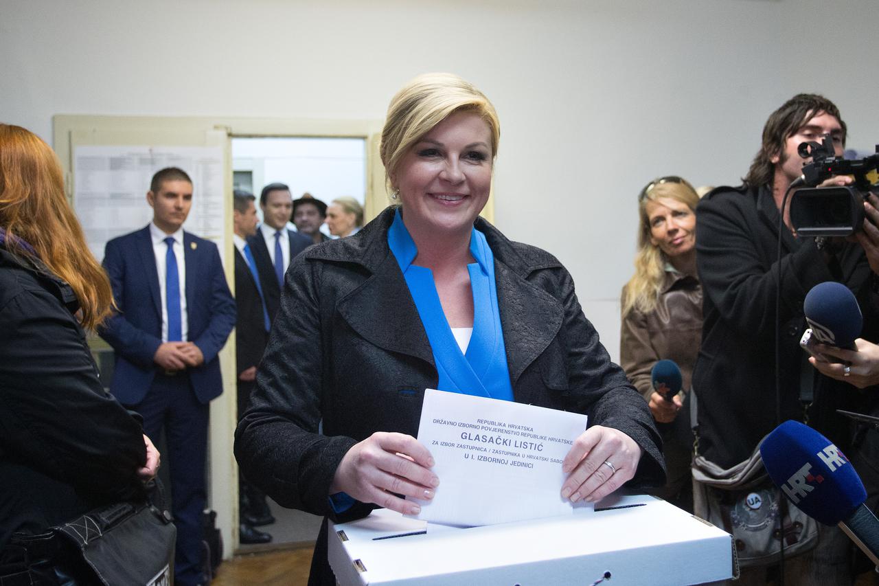 08.11.2015., Zagreb - Predsjednica RH Kolinda Grabar Kitarovic glasuje na parlamentarnim izborima na birackom mjestu u Bauerovoj 21