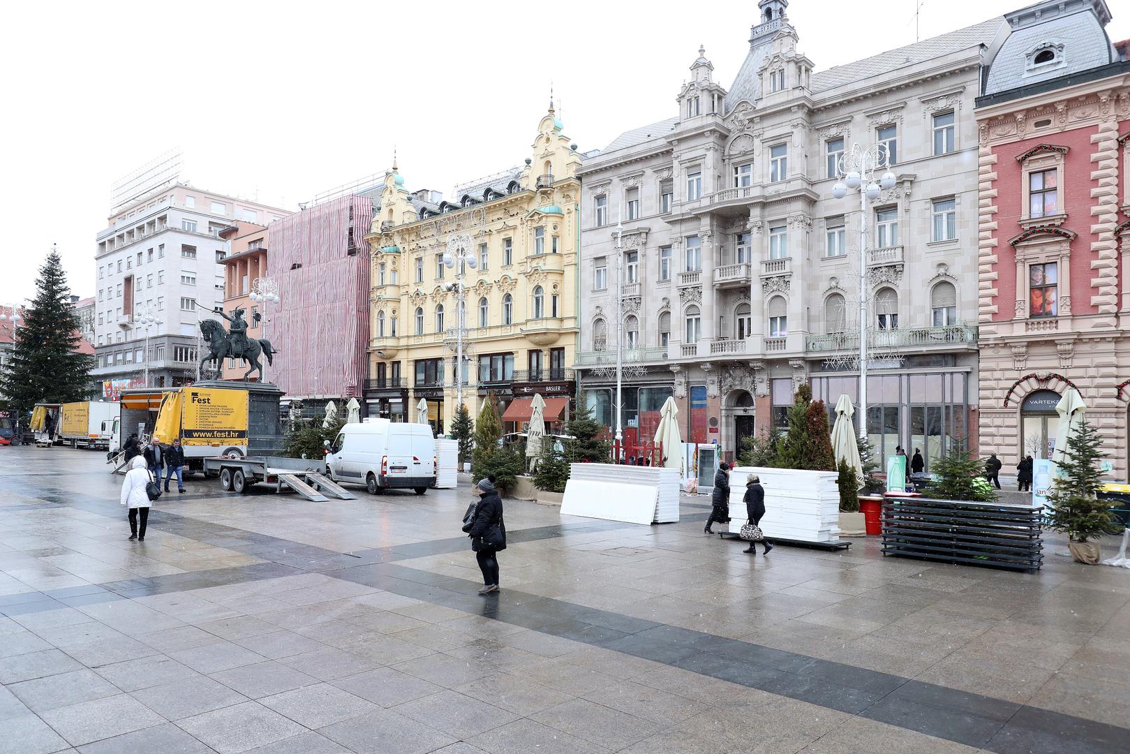 Jučer je završio Advent u Zagrebu, a već danas uklanjaju se kućice i sav popratni sadržaj iz središta grada.
