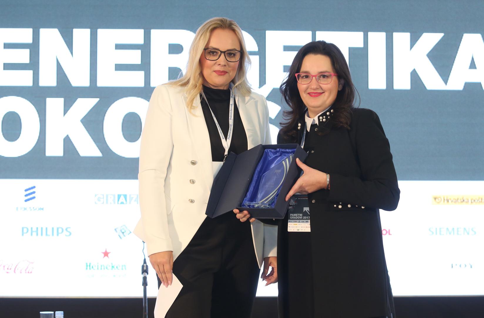 Direktorica prodaje Večernjeg lista Jasna Bibić nagradila je Gordanu Lalić iz Poreča