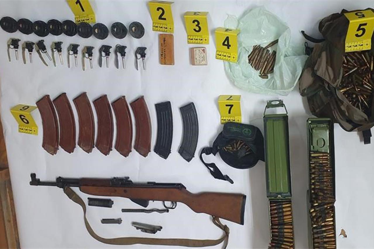 U Splitu zaplijenjeno više od 1,5 kilogram kokaina, oružje i streljivo