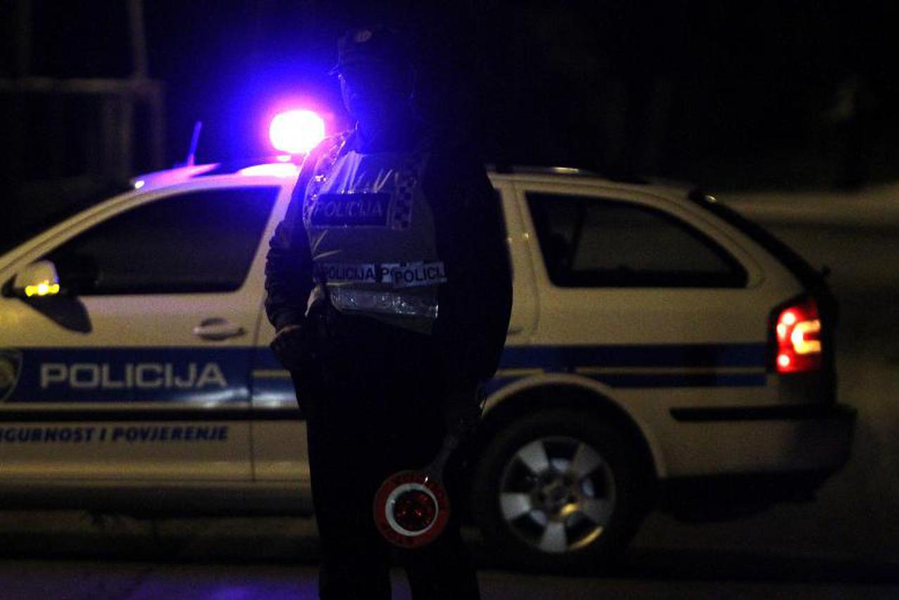 noćna policija,policijski auto