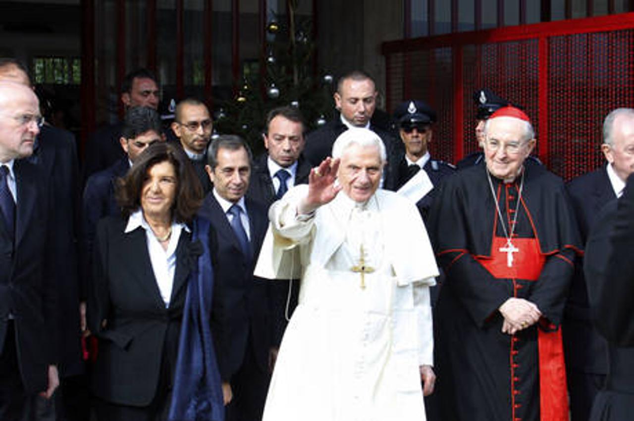 Benedikt XVI. izlazi iz zatvora