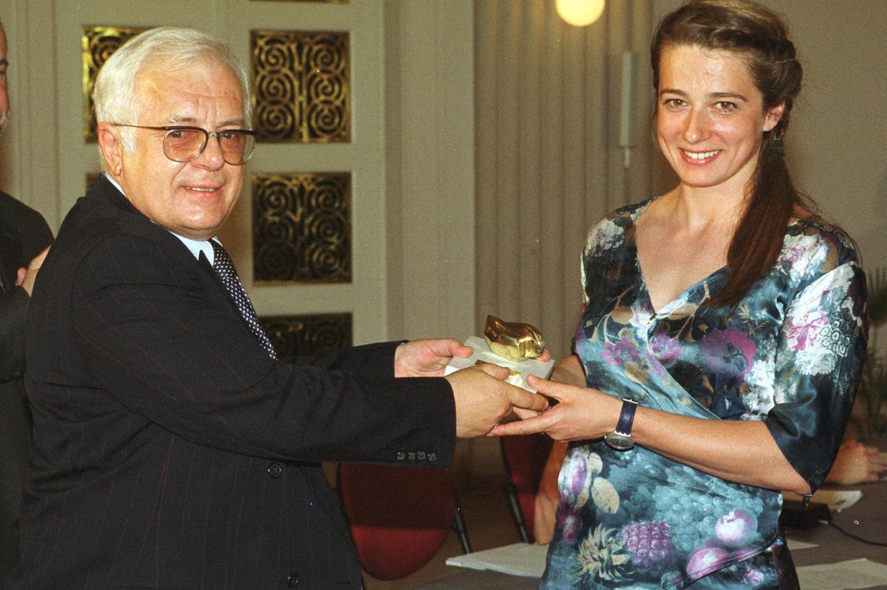 06.05.2002., Zagreb - Darko Drazenovic i Ana Srsen na dodjeli priznanja sportskim novinarima.  Photo: Robert Anic/PIXSELL