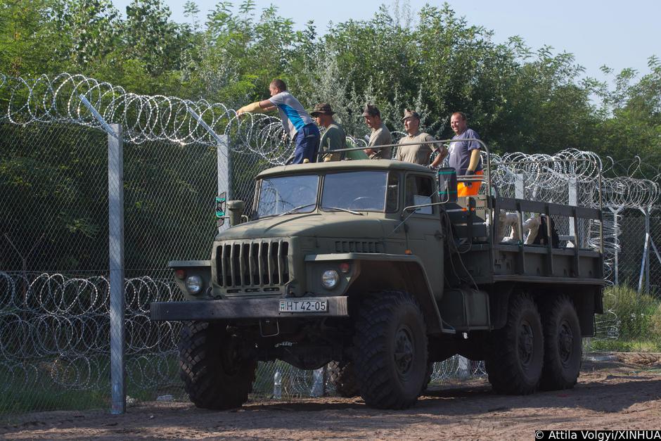 Ma?arska: Vojnici na granici pove?avaju ogradu kako bi sprije?ili migrante da ulaze