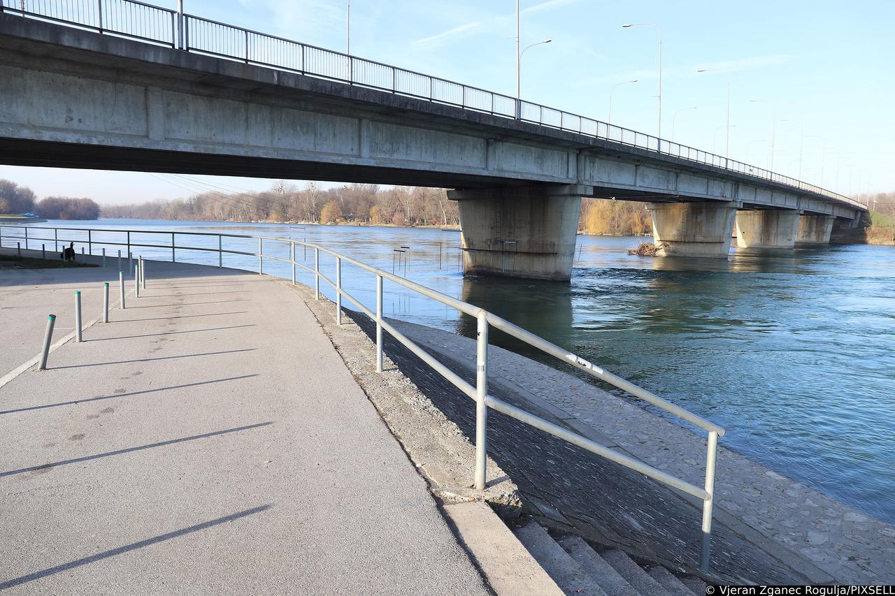 Varaždin: Ispod glavnog mosta koji spaja Varaždinsku i Međimursku županiju pronađen ženski leš