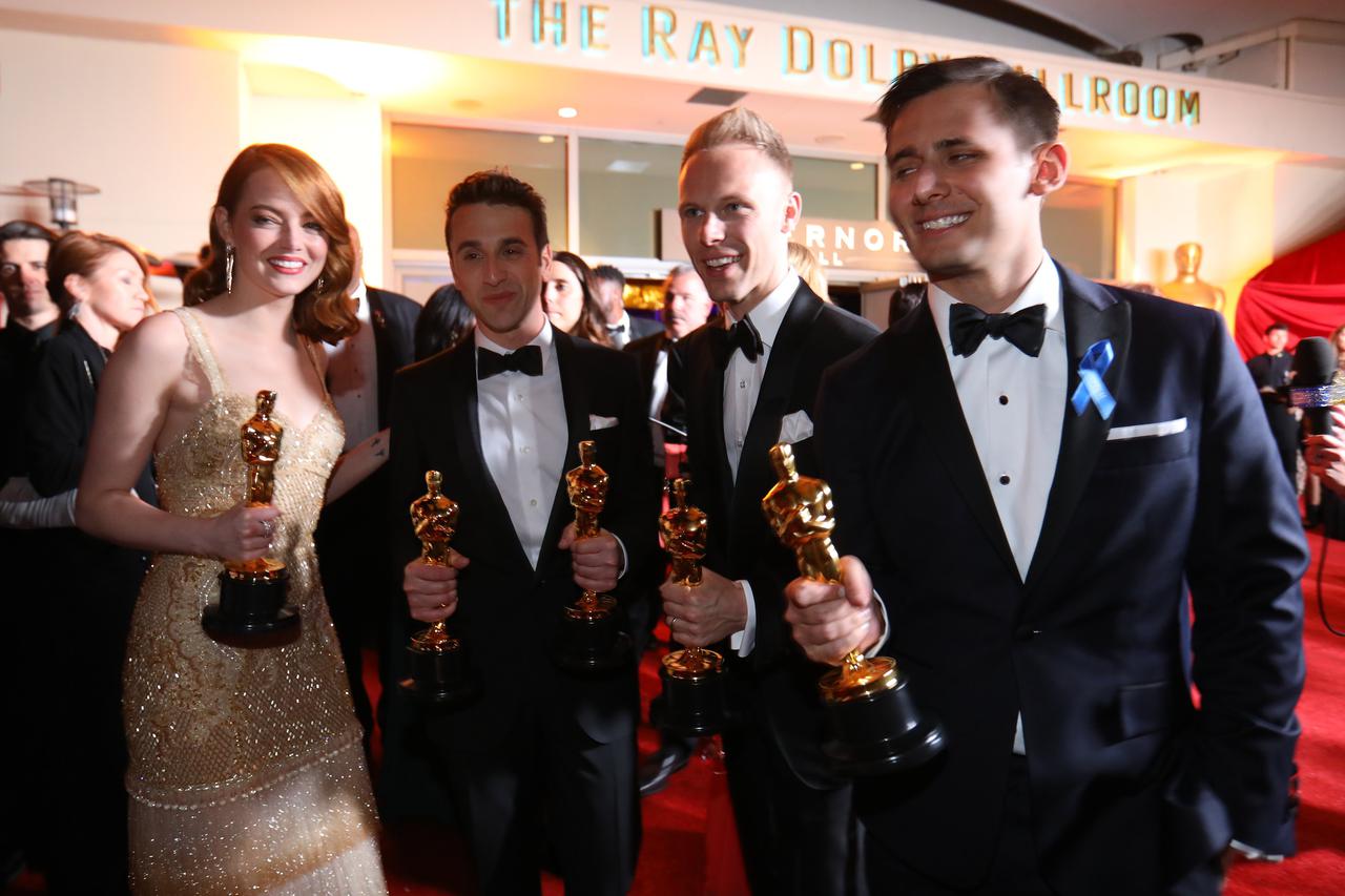 89th Academy Awards - Oscars Governors Ball - Hollywood, California, U.S. - 26/02/17 - Oscars winners Emma Stone, Justin Hurwitz, Justin Paul and Benj Pasek (L-R). REUTERS/Mike Blake