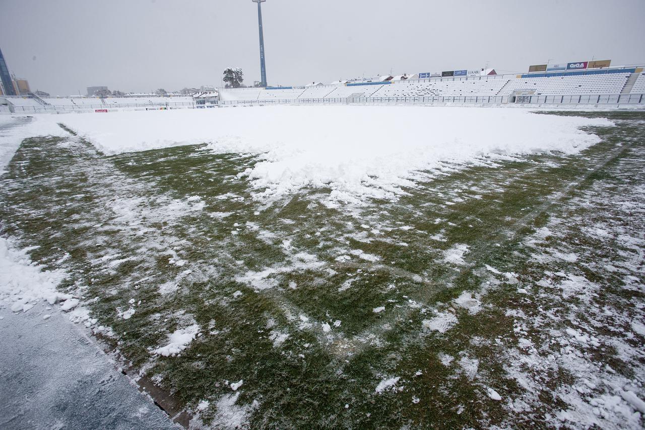 Osijek - stadion pod snijegom