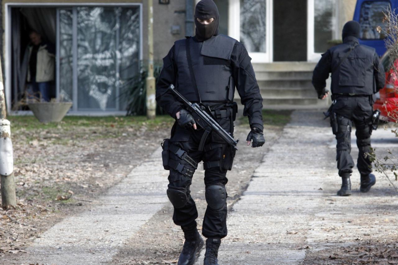 \'Members of Serbia\'s anti-terrorist unit secure the area in front of the house of the son of fugitive war crimes suspect Ratko Mladic in Belgrade February 23, 2010. A few dozen armed special officer