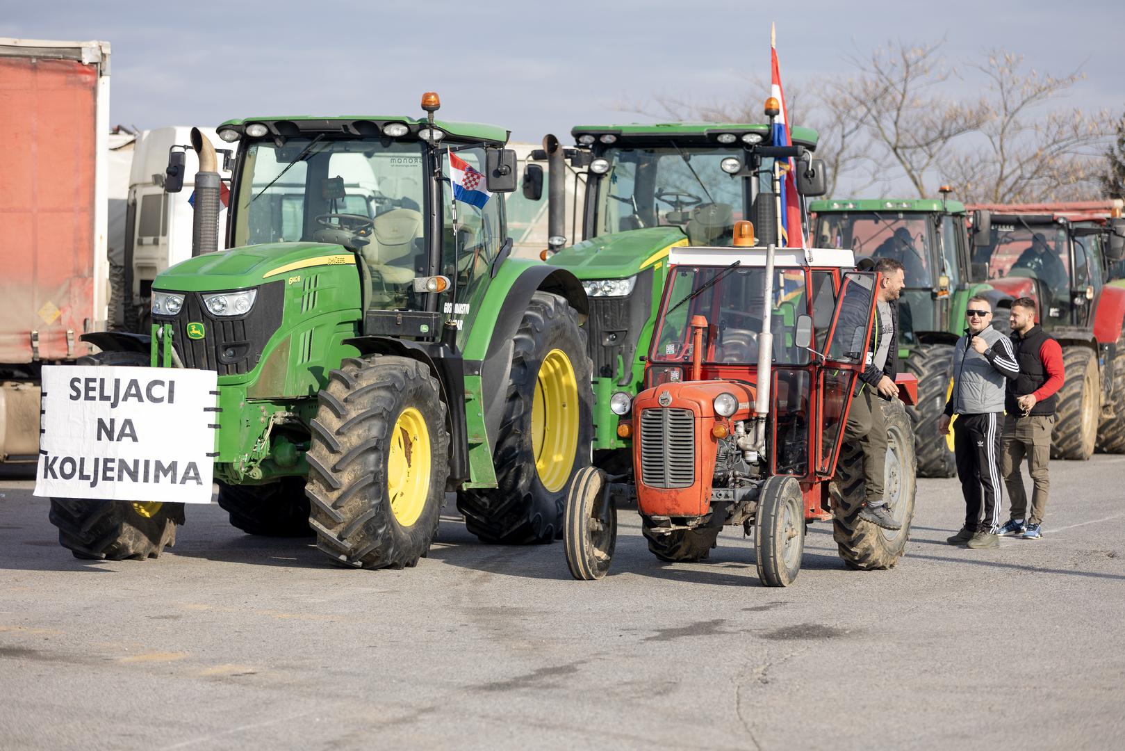 19.02.2024., Djakovo - Hrvatski poljoprivrednici izasli su s traktorima na mirni prosvjed zbog stanja u poljoprivredi i u znak podrske njemackim seljacima. Photo: Davor Javorovic/PIXSELL