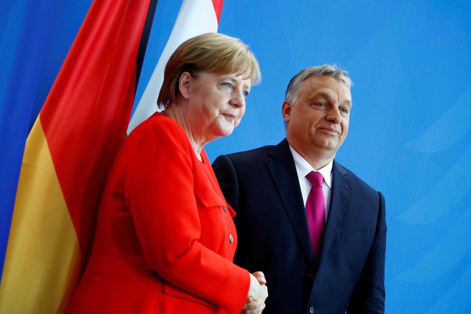 Njemačka kancelarka Angela Merkel je primila mađarskog premijera Viktora Orbana, koji joj se požalio da Mađare “boli kad ih u Njemačkoj prozivaju da nisu solidarni” u migrantskoj krizi