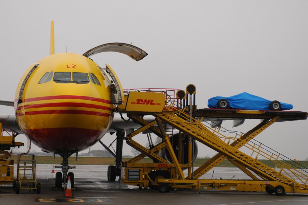 '06.-10.02.2007, Silverstone, England, DHL F1 Logistic Work at the Airport - DHL TV Commercial, Silverstone and East Midlands Airport.'