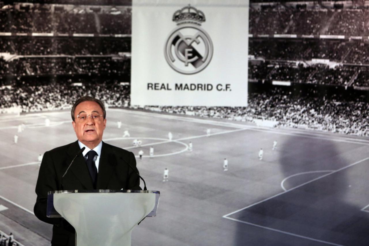 'Real Madrid\'s president Florentino Perez speaks during a news conference at Santiago Bernabeu stadium in Madrid May 20, 2013. Jose Mourinho will leave Real Madrid at the end of the season after comi